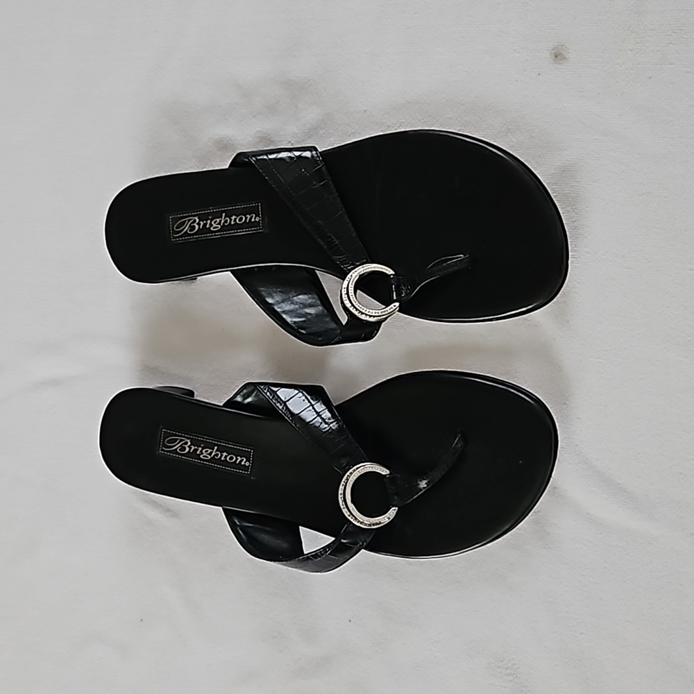 Brighton flip flap sandals sz 7 1/2M color black leather in good condition